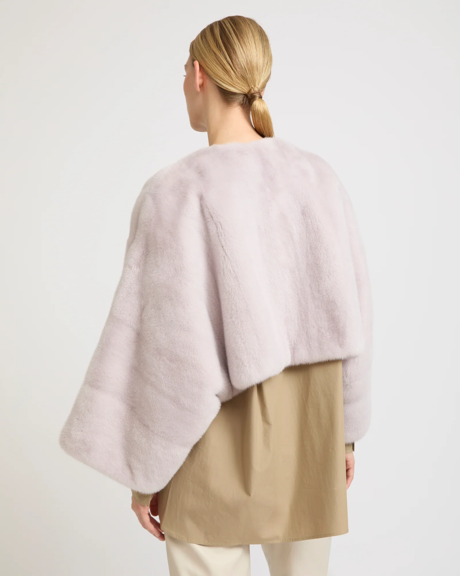 Short cape in long-haired mink fur - Image 4