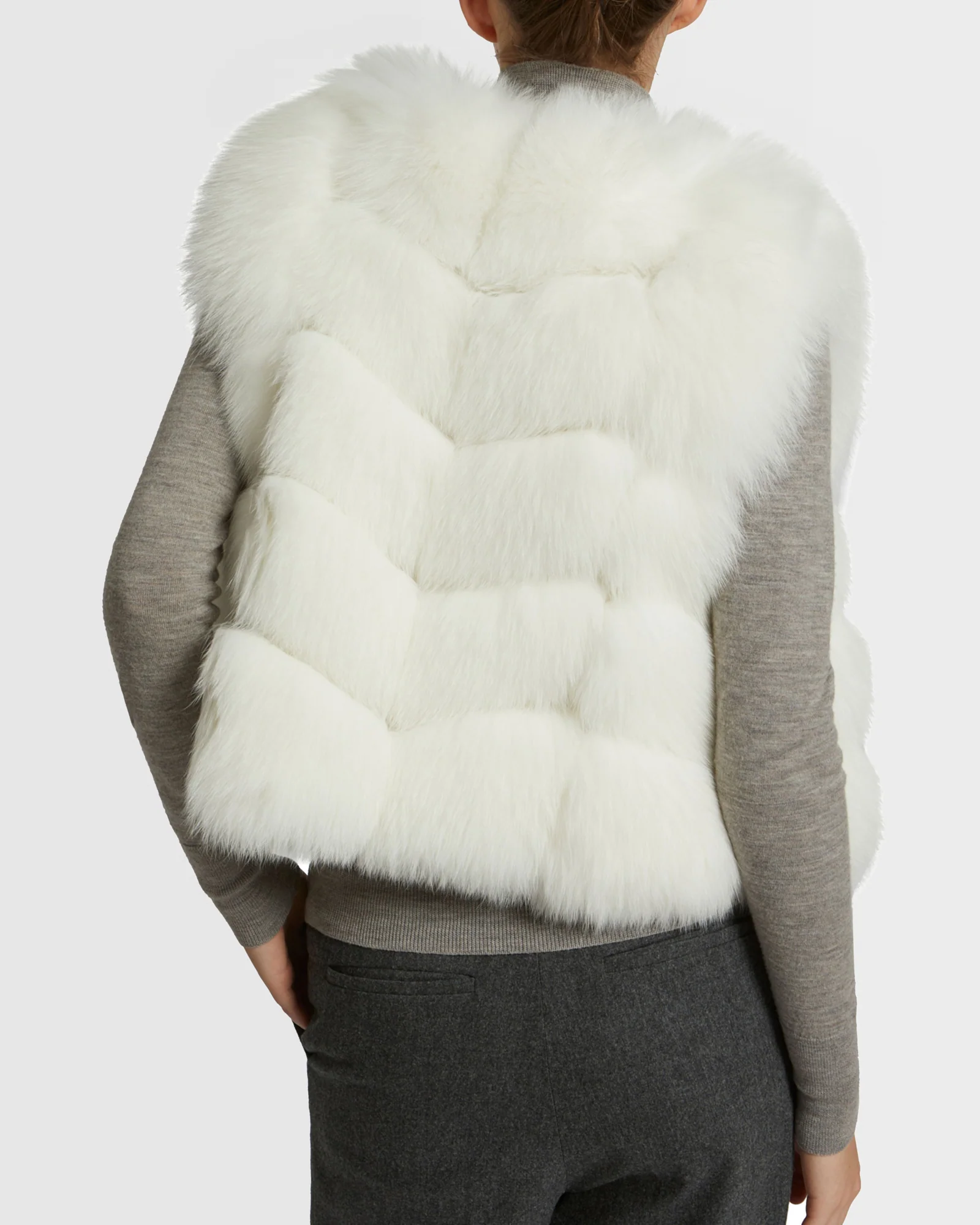 Short gilet in fox fur - Image 4