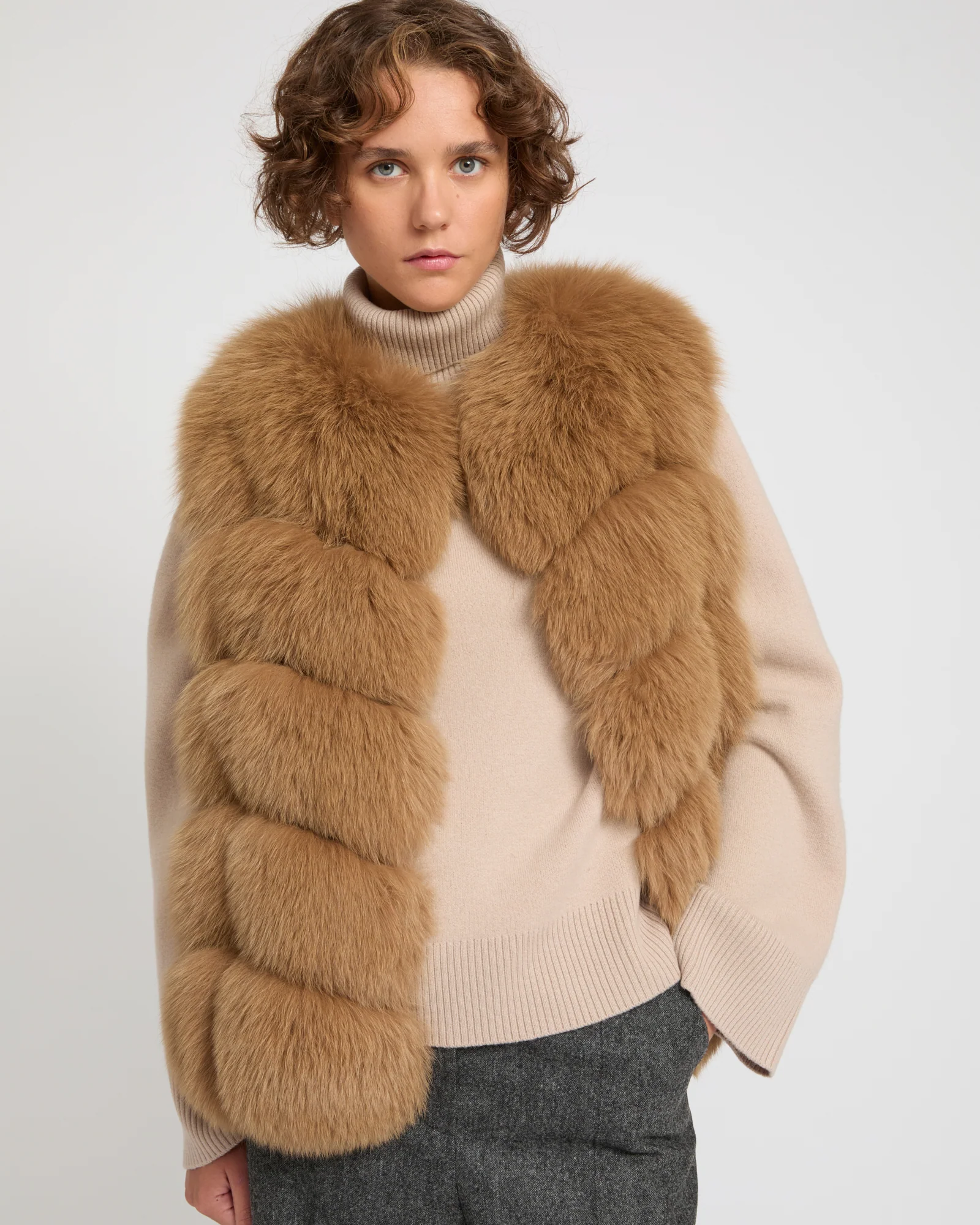 Sleeveless fox gilet - Image 3