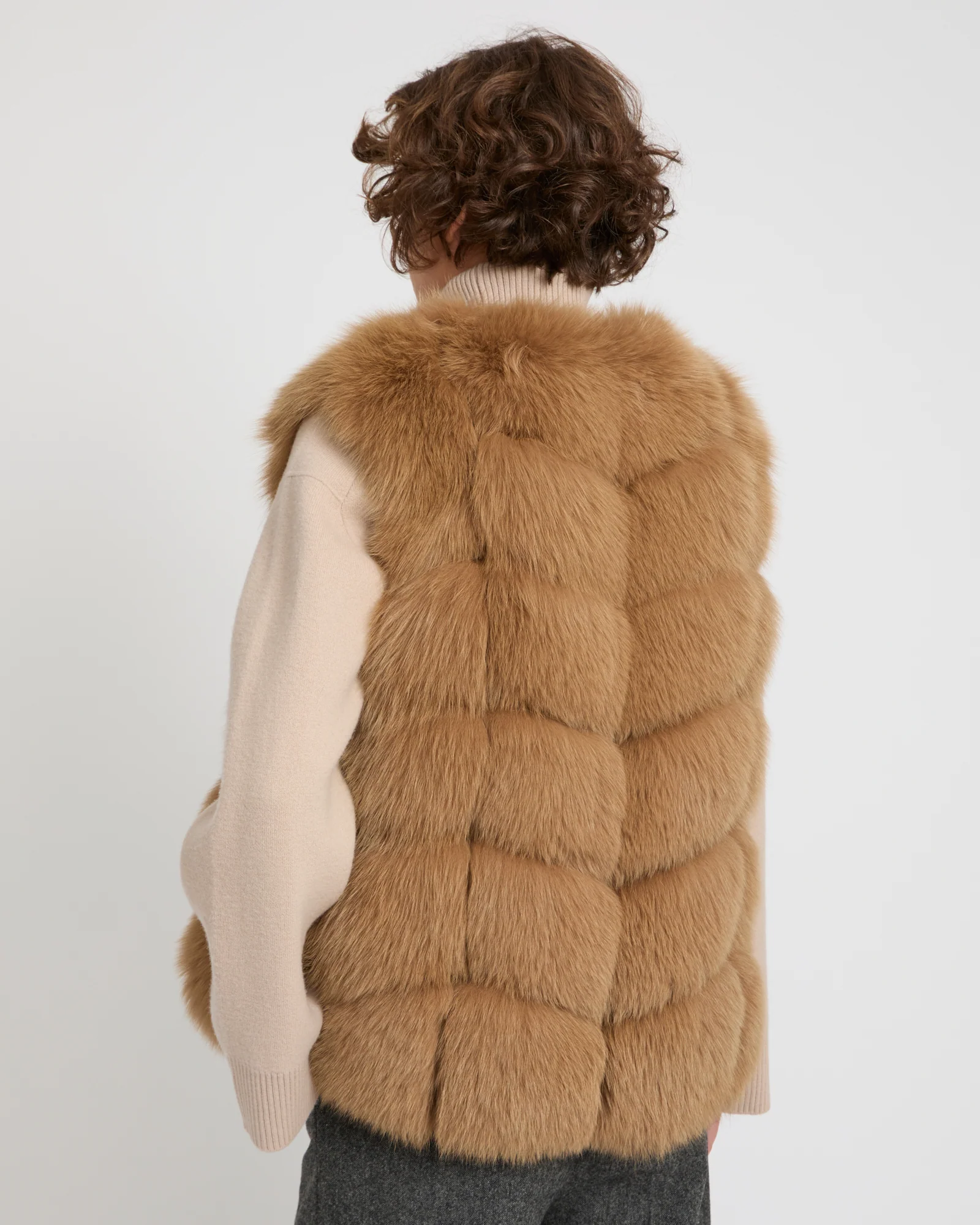 Sleeveless fox gilet - Image 4