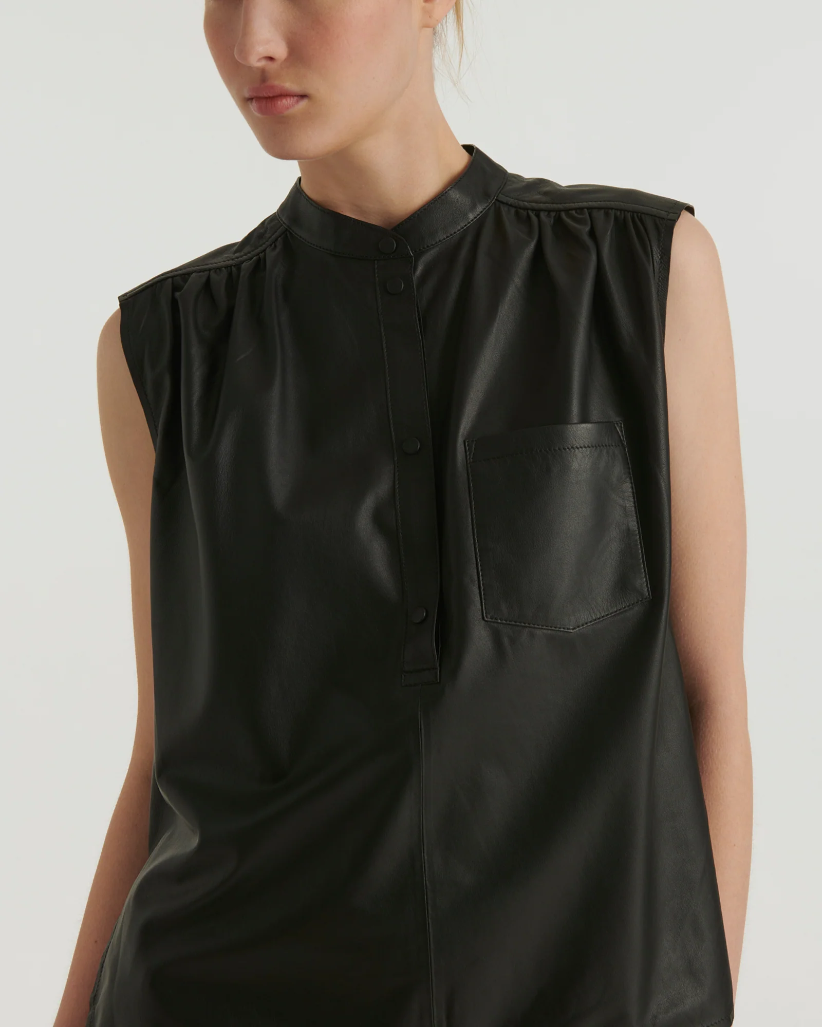 Sleeveless lamb leather top - Image 3