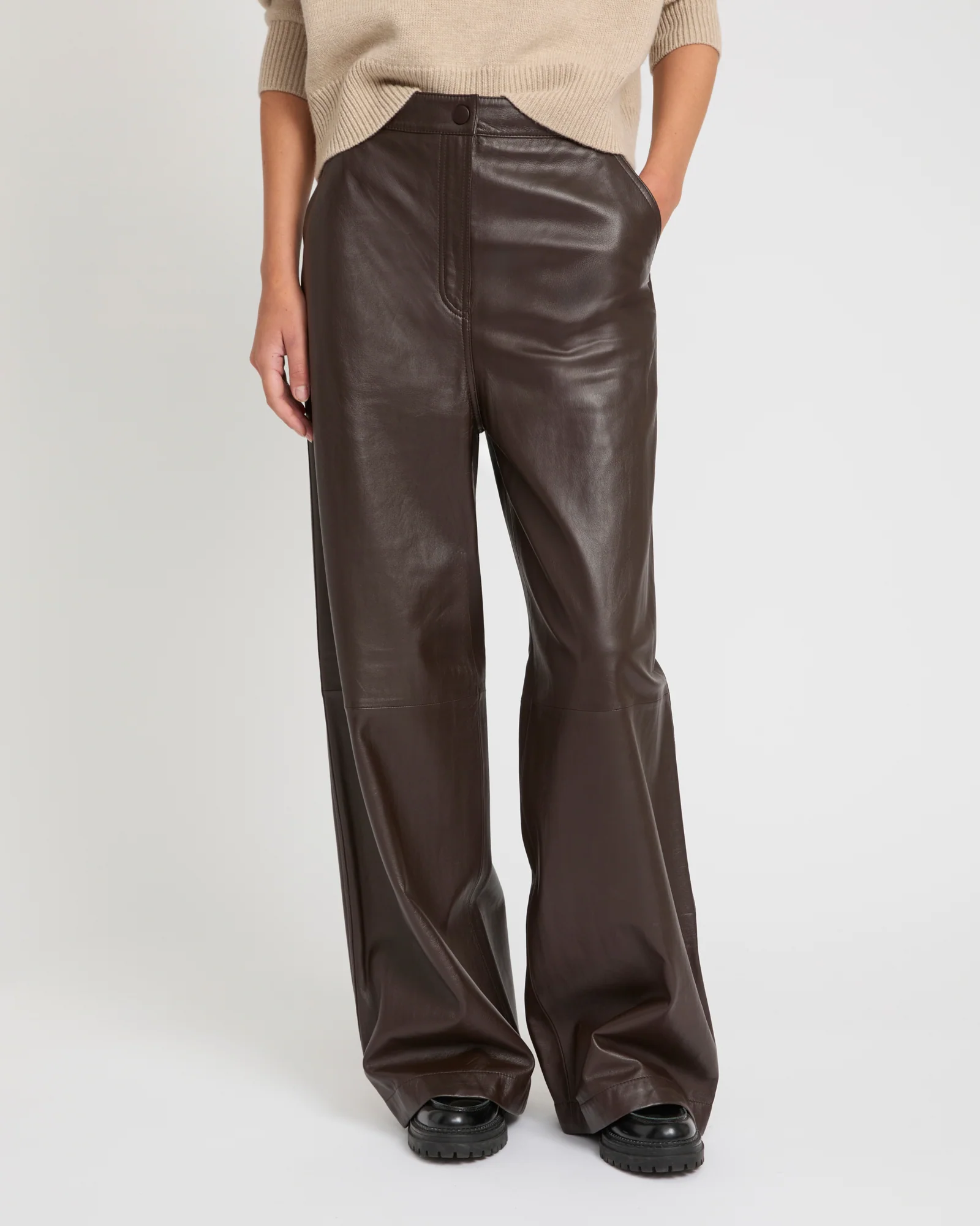 Straight trousers in lamb leather - Image 3