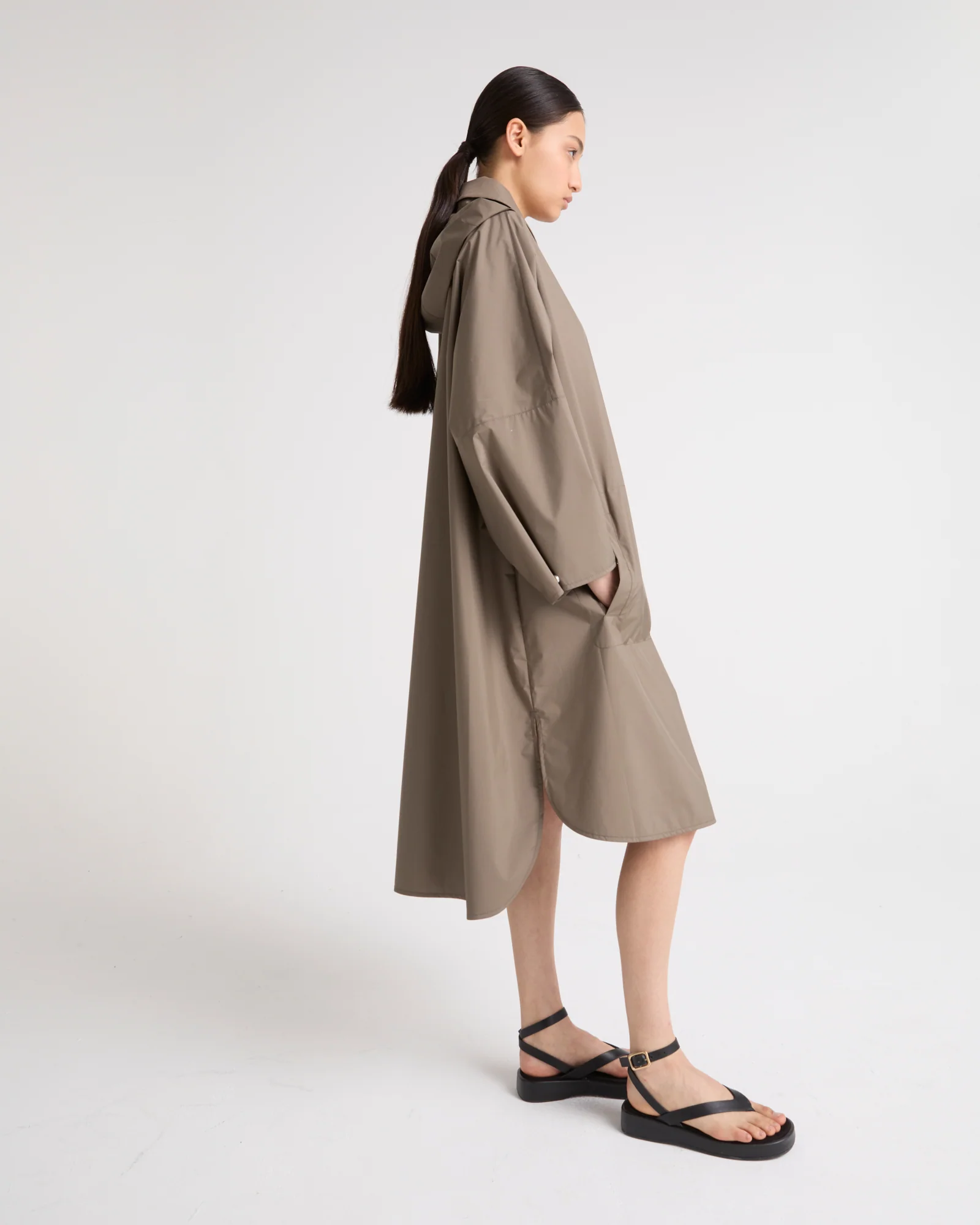 Technical fabric cape - Image 3