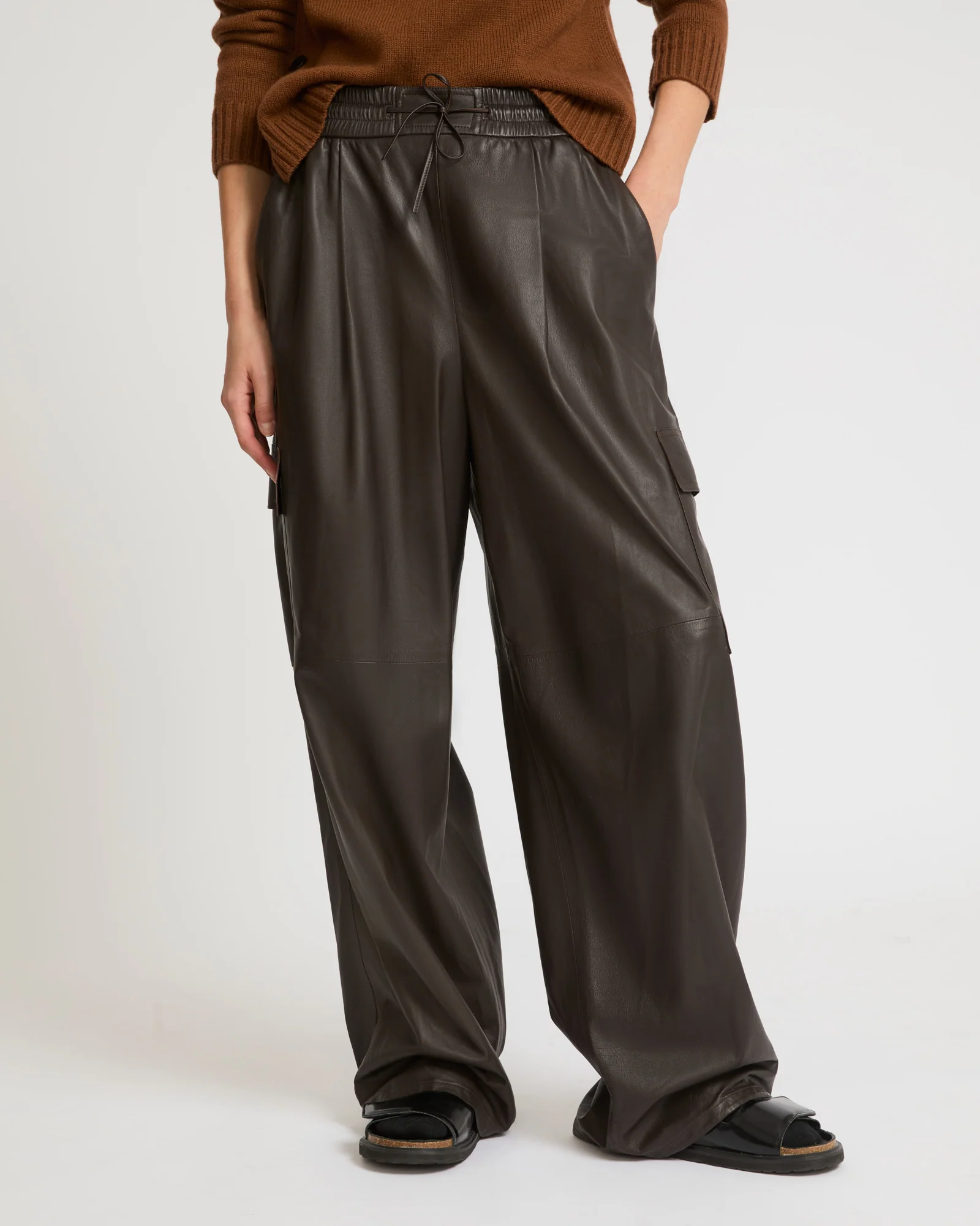Wide-leg trousers in thin lambskin leather - Image 4
